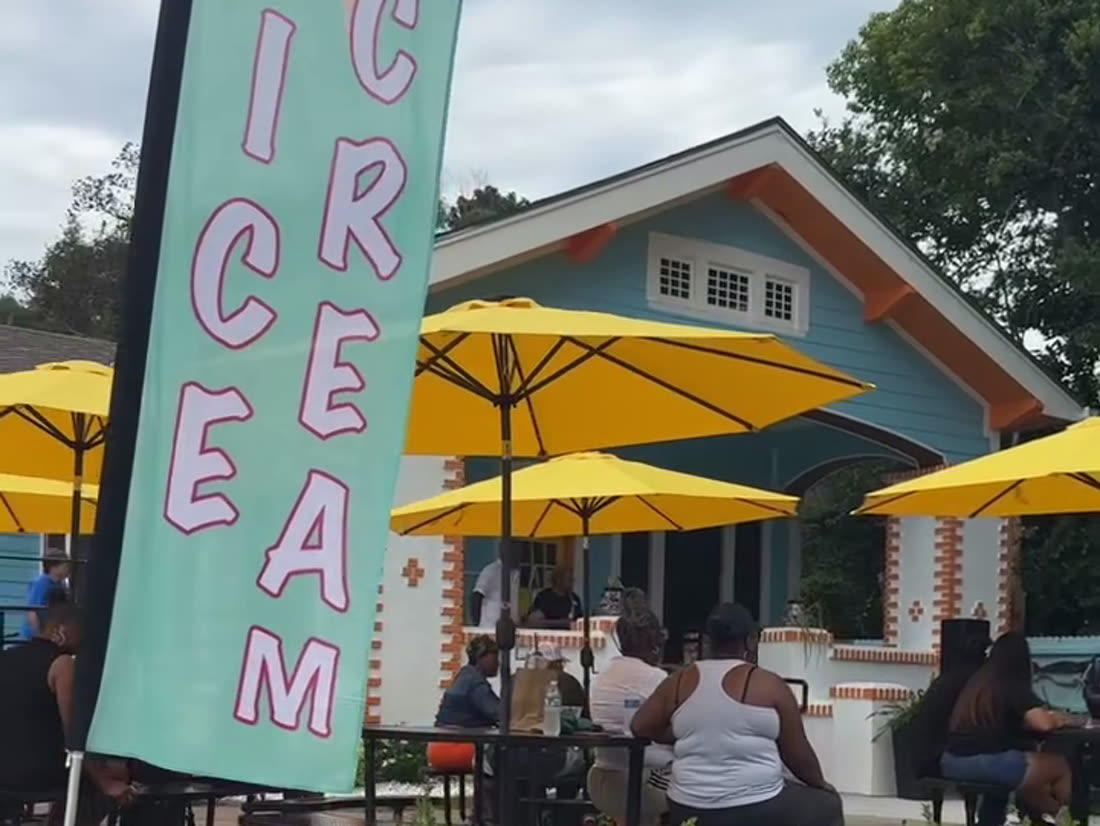 Tootsie on the River ice cream shop