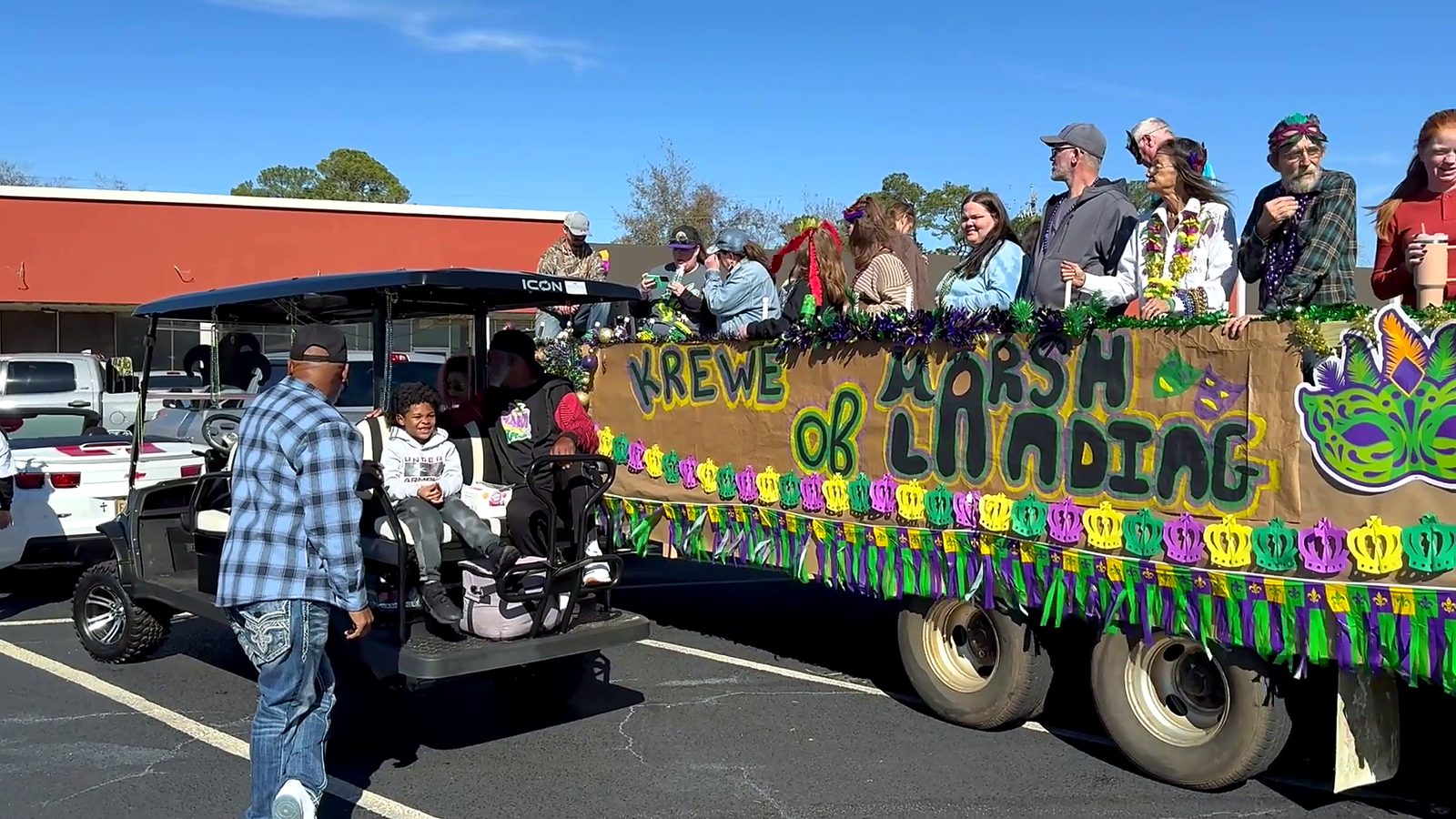 A decorated krewe float rolling in the King's Parade